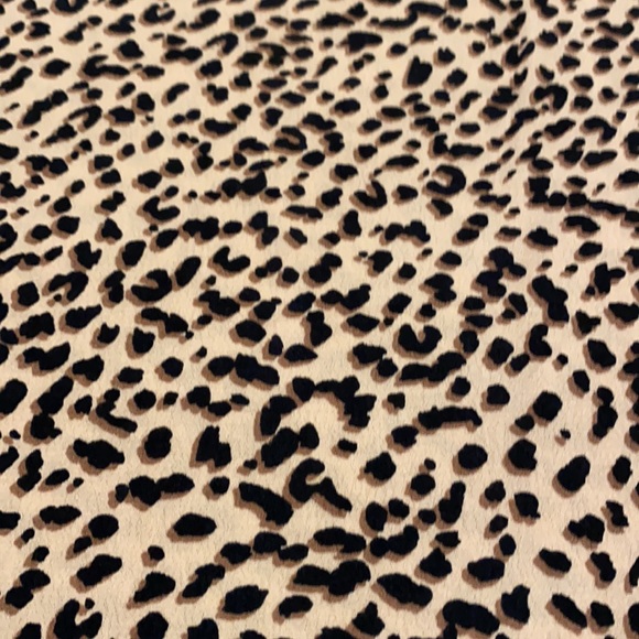 H&M Short Sleeve Crew Neck Leopard Print Blouse - Picture 4 of 6